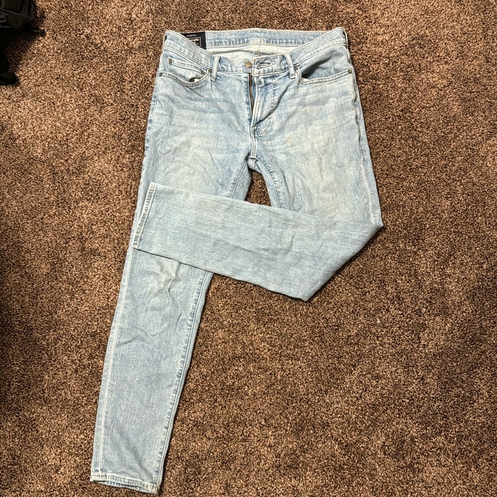 light wash abercrombie jeans